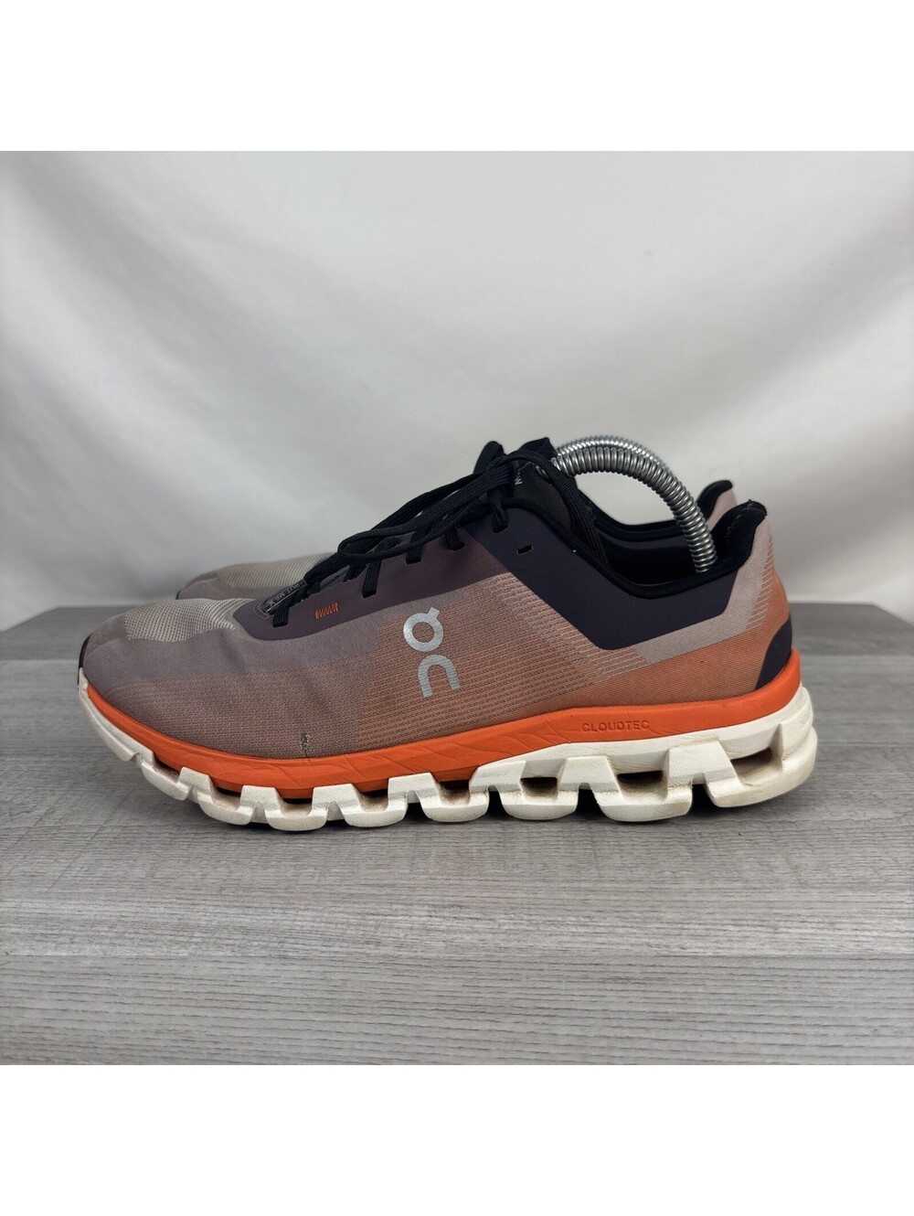 On Cloudflow 4 – Men’s US 9.5 / EU 43 / UK 9